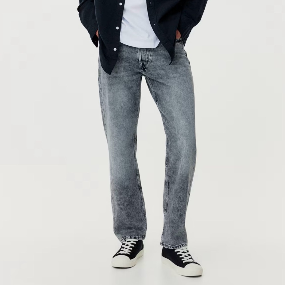 H&M relaxed fit gray wash denim jeans, size 30/32